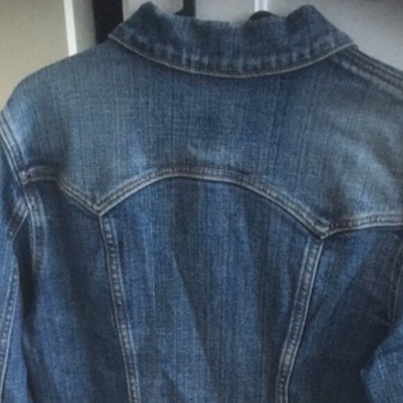 Gap Vintage (circa 2004)  Fitted Medium-Wash Stretch Jean Jacket (Medium) - Picture 3 of 7